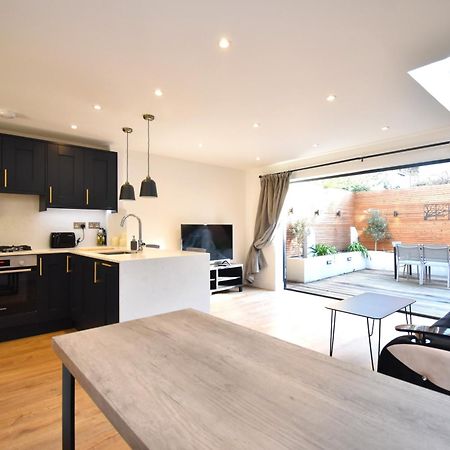 Stunning 2 Bed Apartment London Exteriör bild